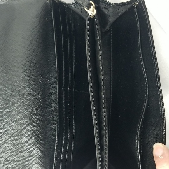 MICHEAL KORS PEBBLED LEATHER FRONT FLAP WALLET IN BLACK - Picture 5 of 8